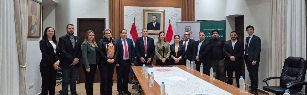 Firma de convenio entre la FCE-UNA y la Gobernación del Departamento de Paraguarí
