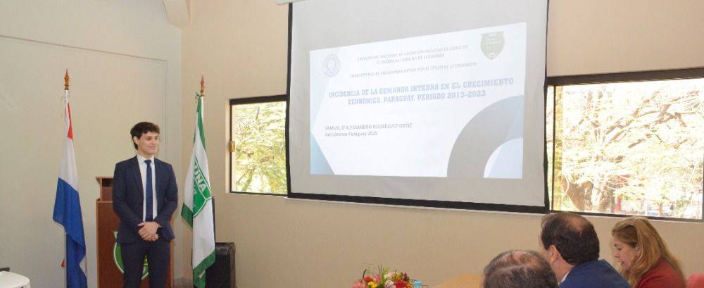 Turno noche C de Administración, presentó sus Proyectos Finales de Carrera en la FCE UNA 