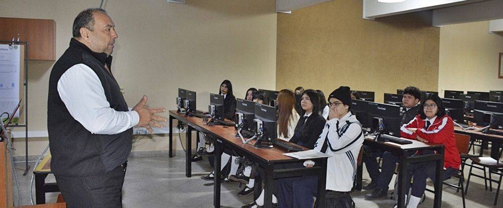 Capacitación a Estudiantes Secundarios del Colegio Nacional “Dr. Fernando de la Mora”