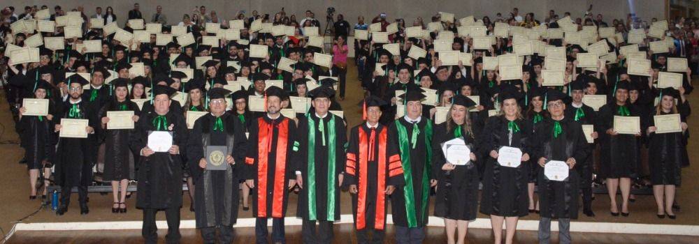 245 nuevos Contadores Públicos se gradúan en la FCE-UNA